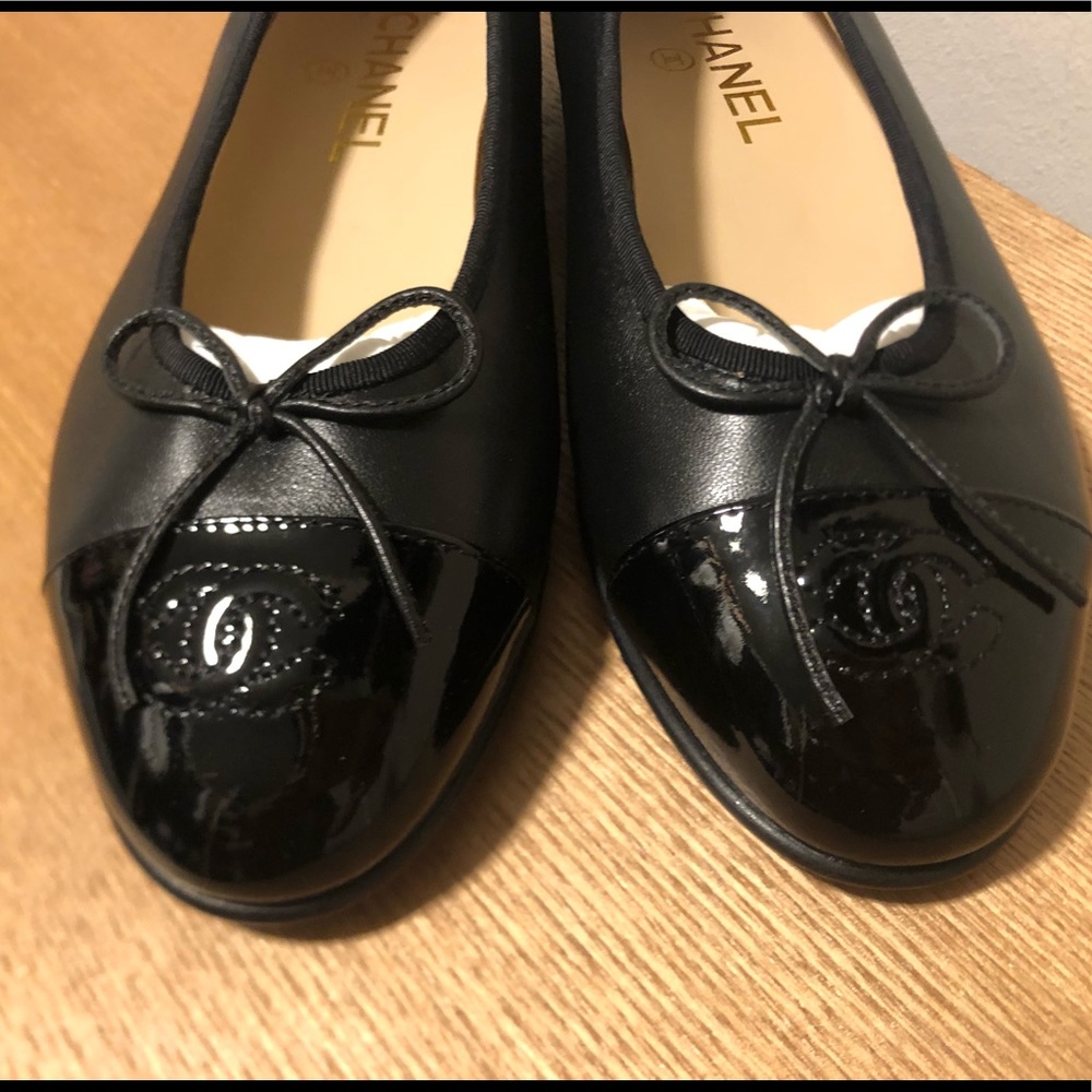 Classic Chanel cap toe ballet flats